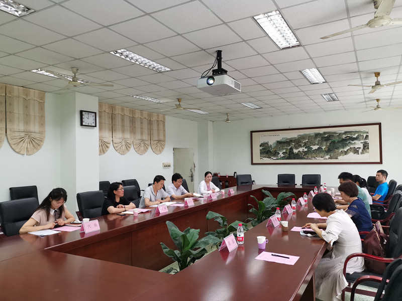 座谈会.jpg